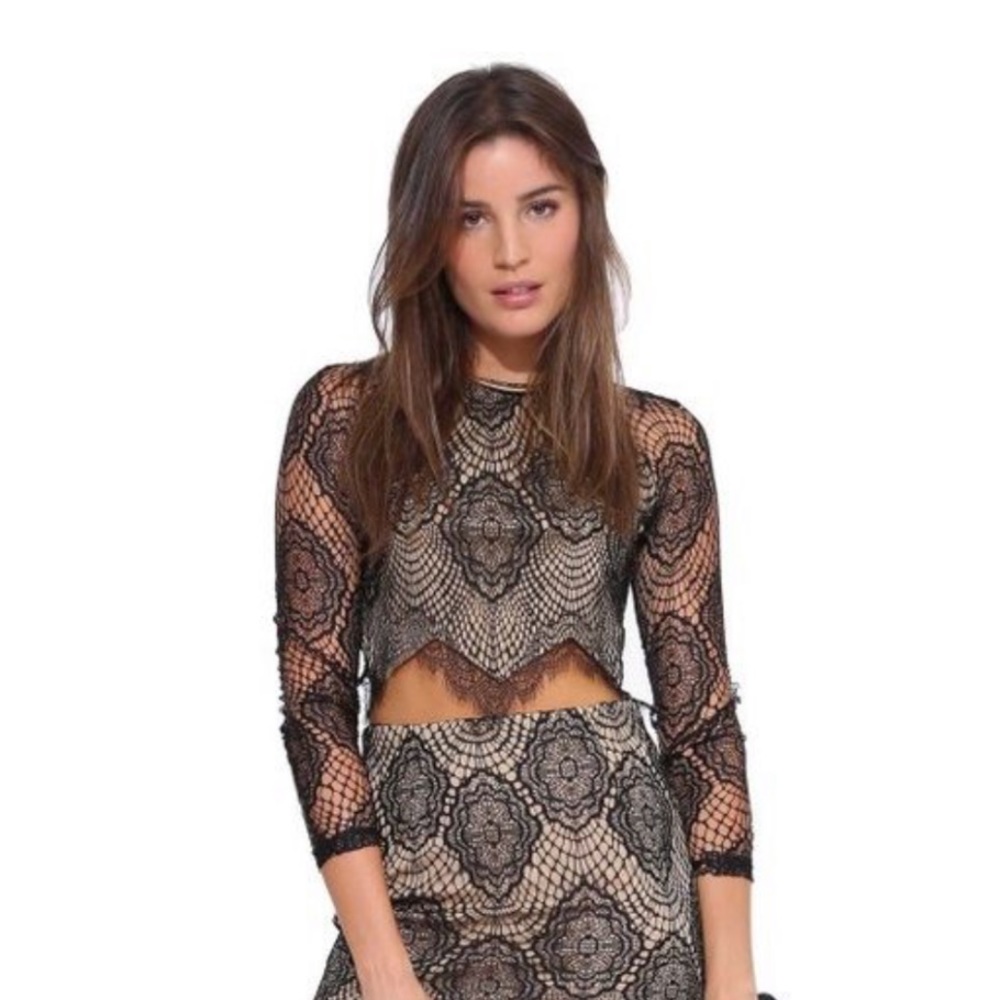 L’atiste Lace Crop Top